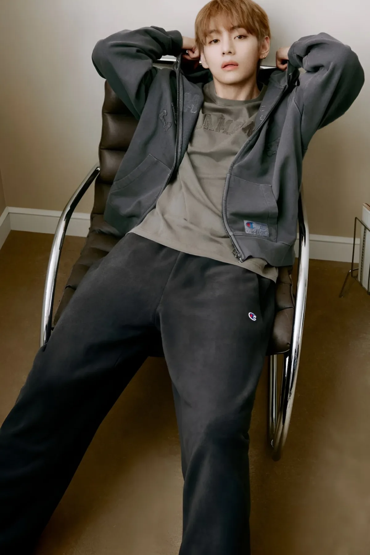 Champion habille V de BTS pour sa campagne « True Champion »