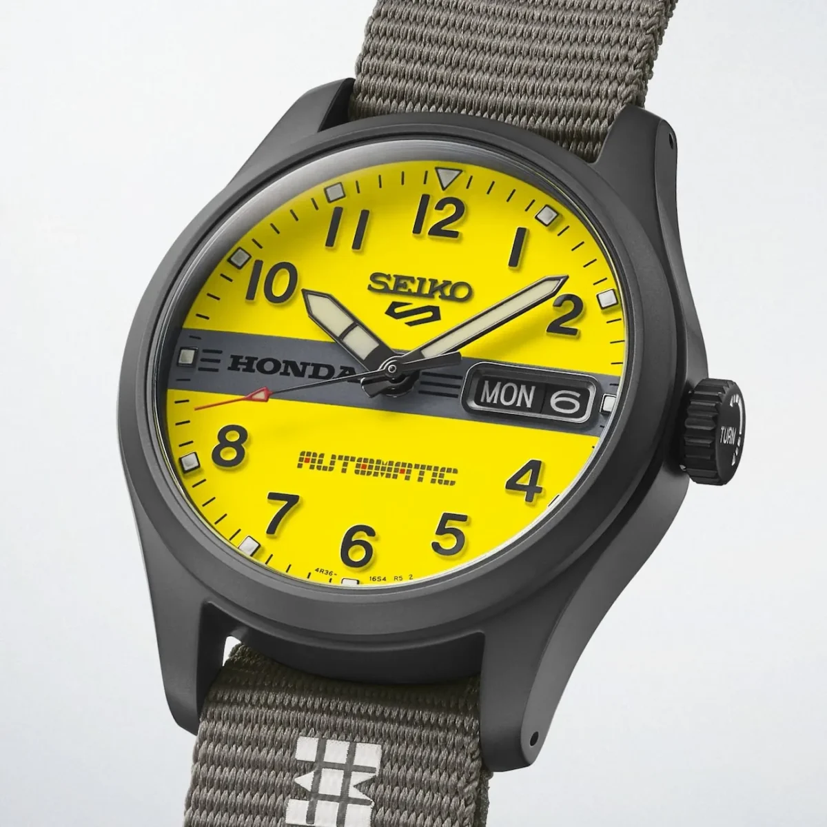 Honda célèbre 45 ans de Motocompo avec la Seiko 5 Sports MOTOCOMPO