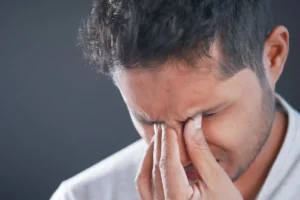 J'ai mal aux yeux après l'éclipse, est-ce normal ?