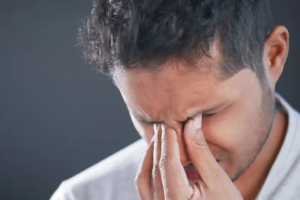 J'ai mal aux yeux après l'éclipse, est-ce normal ?