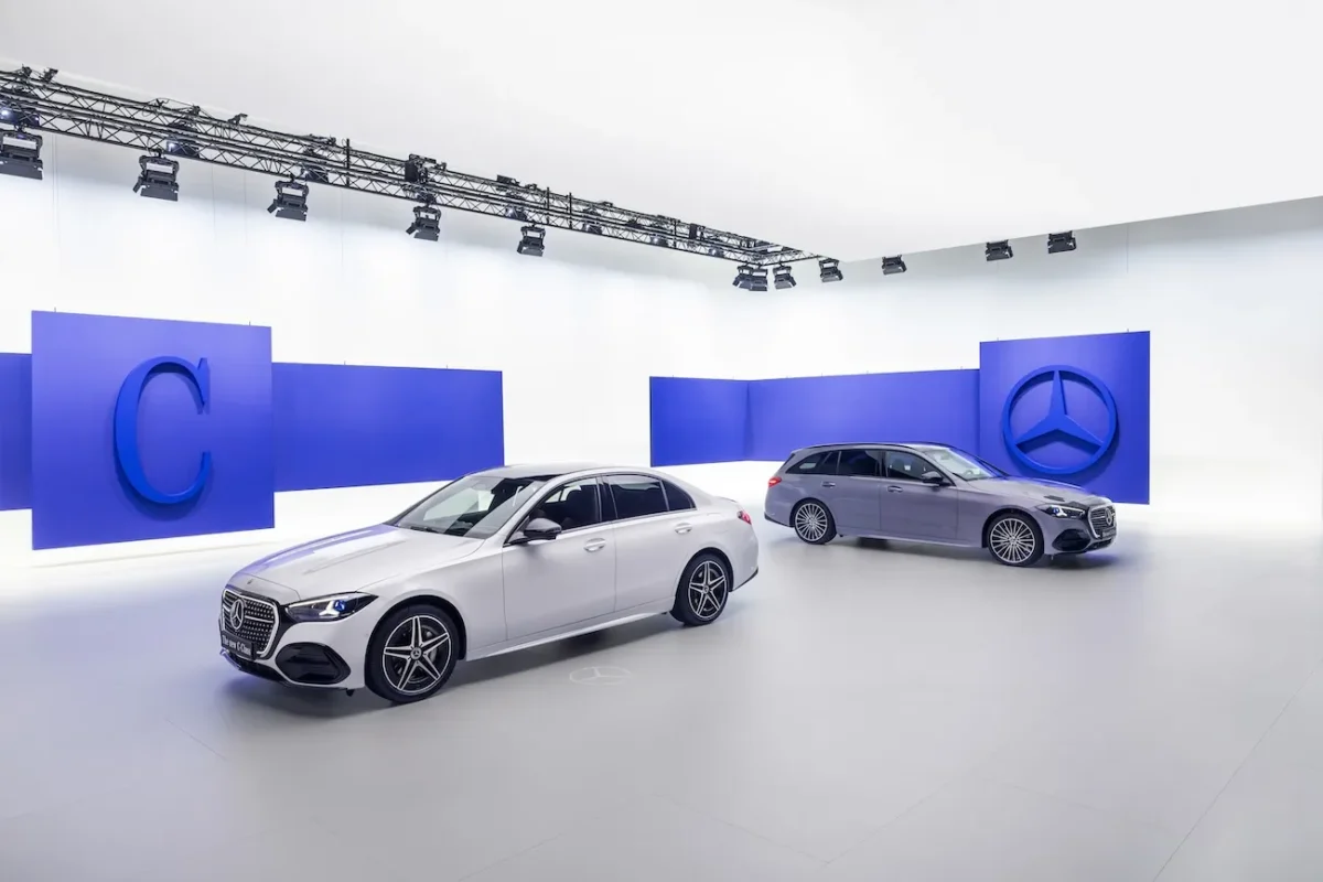 Mercedes joue double jeu avec la Classe C : une électrique, une thermique, un seul nom en une seule année