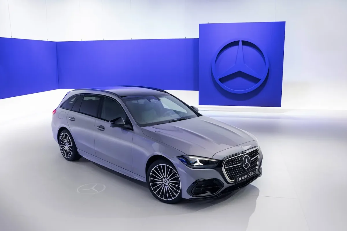 Mercedes joue double jeu avec la Classe C : une électrique, une thermique, un seul nom en une seule année