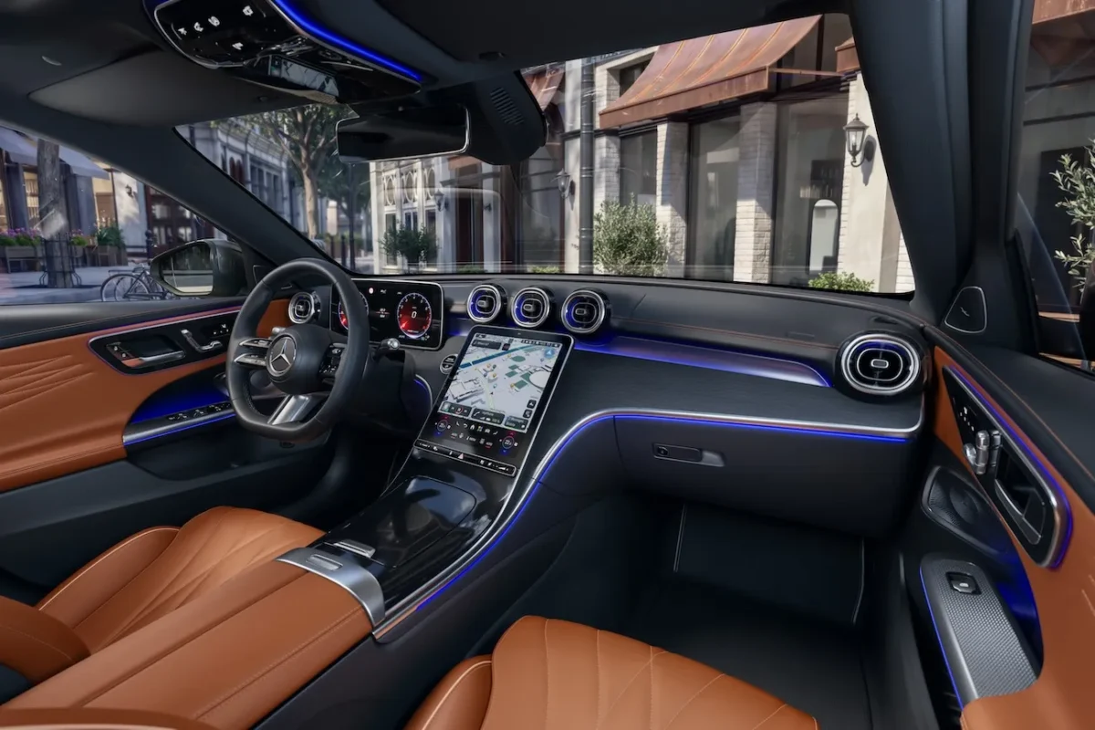 Mercedes joue double jeu avec la Classe C : une électrique, une thermique, un seul nom en une seule année