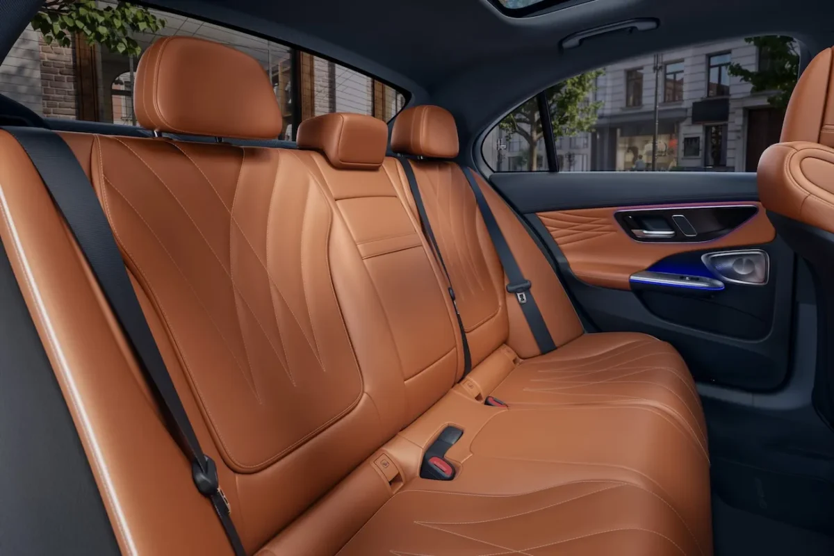 Mercedes joue double jeu avec la Classe C : une électrique, une thermique, un seul nom en une seule année