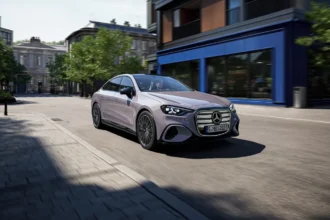 Mercedes joue double jeu avec la Classe C : une électrique, une thermique, un seul nom en une seule année