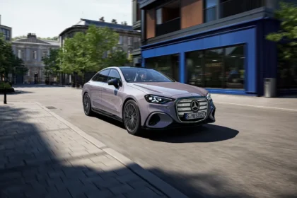 Mercedes joue double jeu avec la Classe C : une électrique, une thermique, un seul nom en une seule année