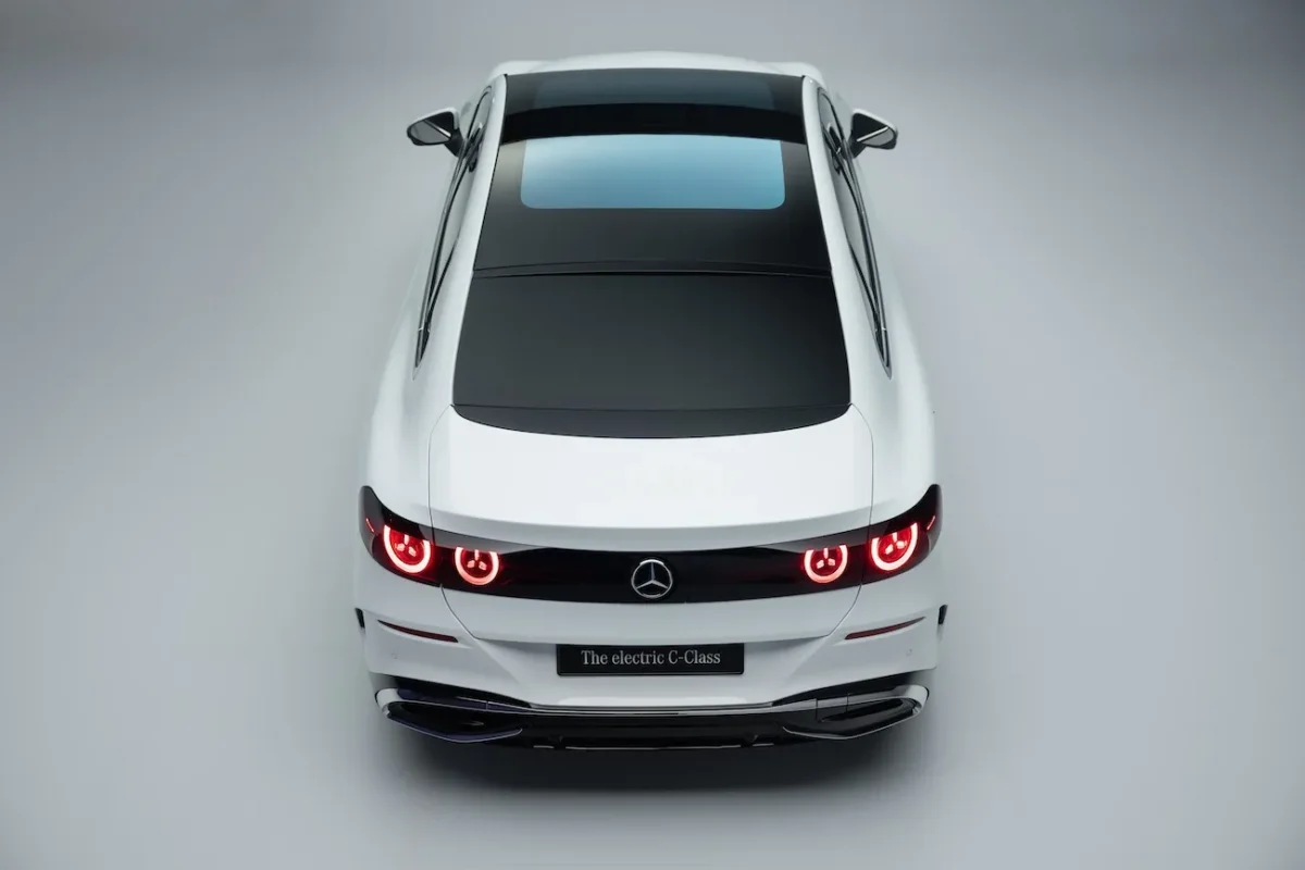 Mercedes joue double jeu avec la Classe C : une électrique, une thermique, un seul nom en une seule année