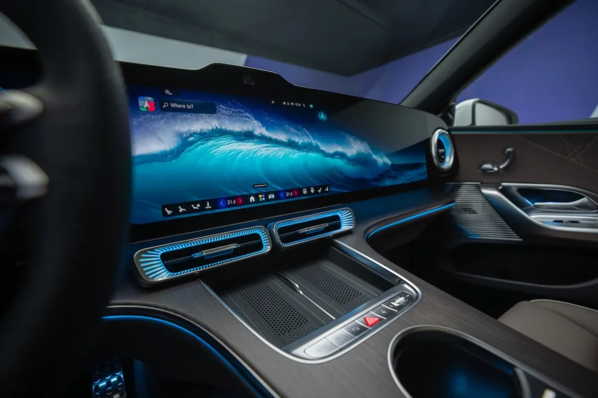 Mercedes joue double jeu avec la Classe C : une électrique, une thermique, un seul nom en une seule année