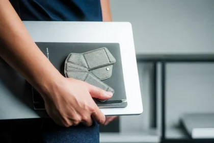 La souris pliable OrigamiSwift tient trois mois sur une seule charge et prouve que la lenteur peut redevenir un argument de vente