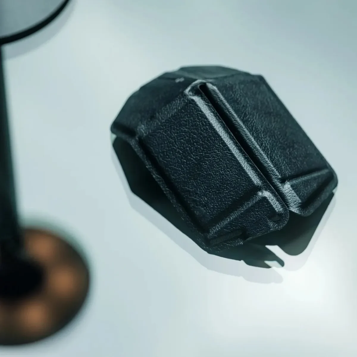 La souris pliable OrigamiSwift tient trois mois sur une seule charge et prouve que la lenteur peut redevenir un argument de vente