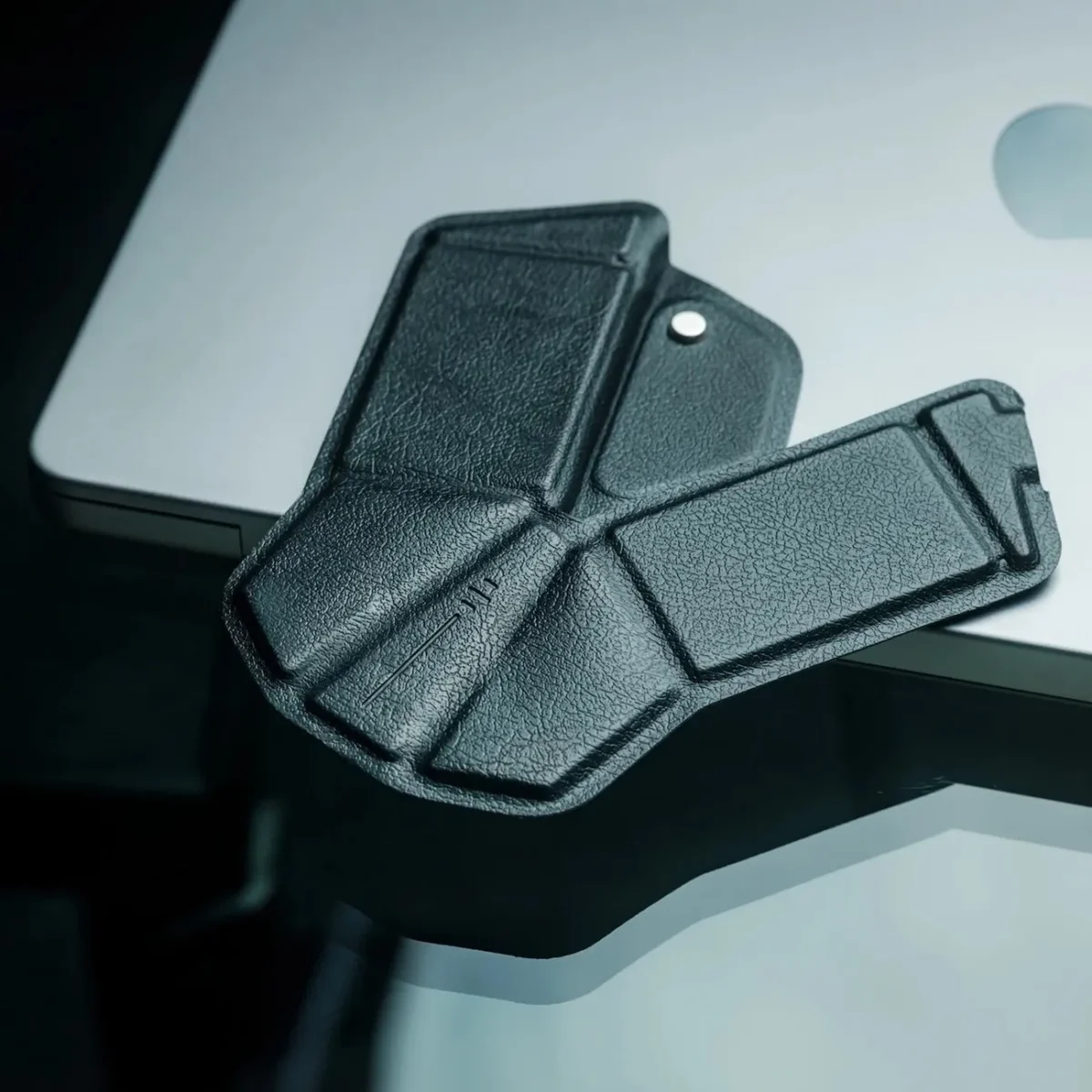 La souris pliable OrigamiSwift tient trois mois sur une seule charge et prouve que la lenteur peut redevenir un argument de vente