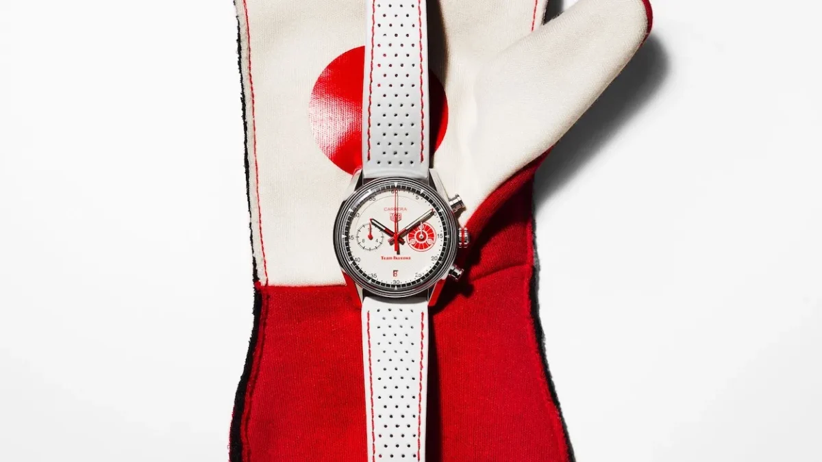 La TAG Heuer Carrera Chronograph x Team Ikuzawa ravive le rouge et blanc du sport automobile japonais