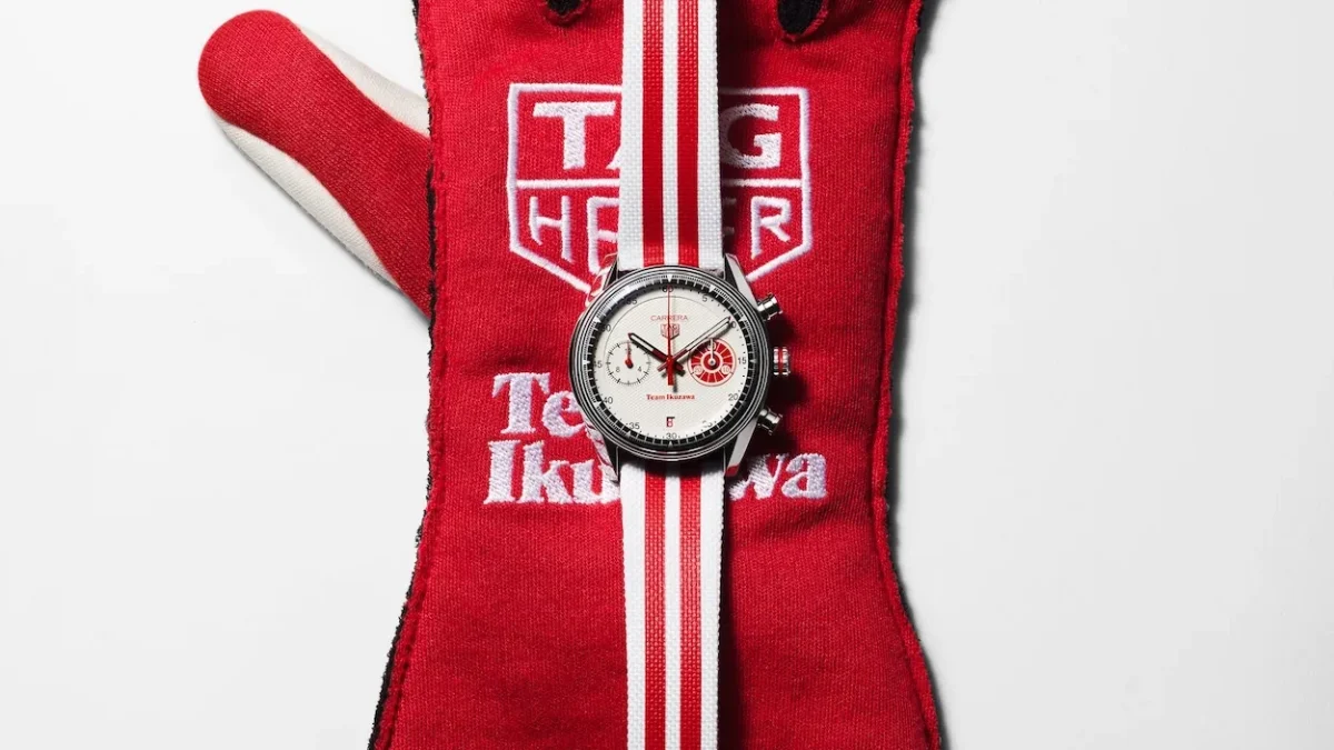 La TAG Heuer Carrera Chronograph x Team Ikuzawa ravive le rouge et blanc du sport automobile japonais