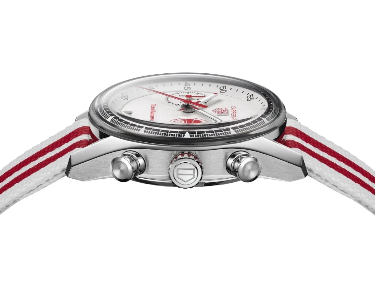 La TAG Heuer Carrera Chronograph x Team Ikuzawa ravive le rouge et blanc du sport automobile japonais
