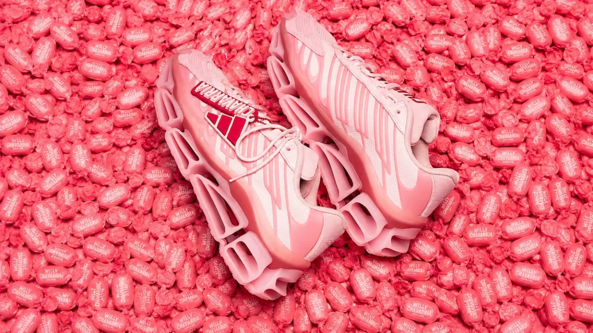 adidas Originals dévoile la Pink Chavarria Megaride AG en collaboration avec Willy Chavarria, et c'est tout un imaginaire qui prend forme