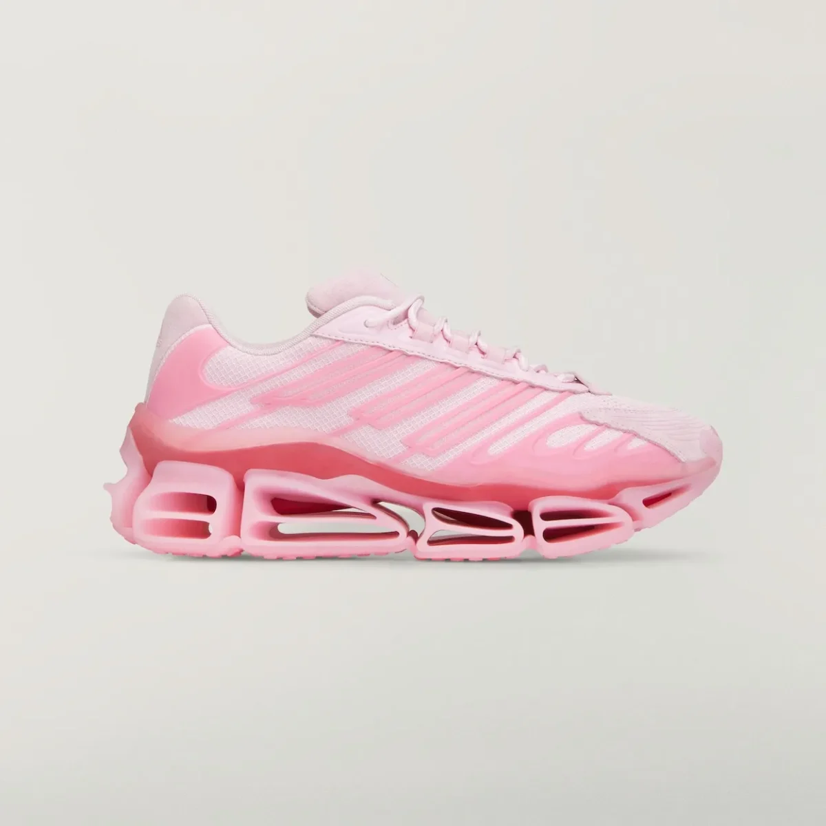 adidas Originals dévoile la Pink Chavarria Megaride AG en collaboration avec Willy Chavarria, et c'est tout un imaginaire qui prend forme