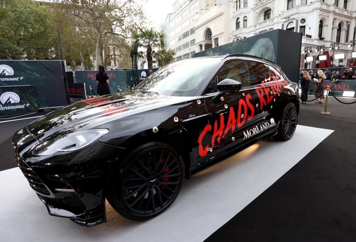 L'Aston Martin DBX, complice de chaos de Tom Hardy dans MobLand