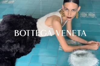 Bottega Veneta signe avec Juergen Teller une campagne pour l'hiver 2026 qui capture l'âme brute de Milan