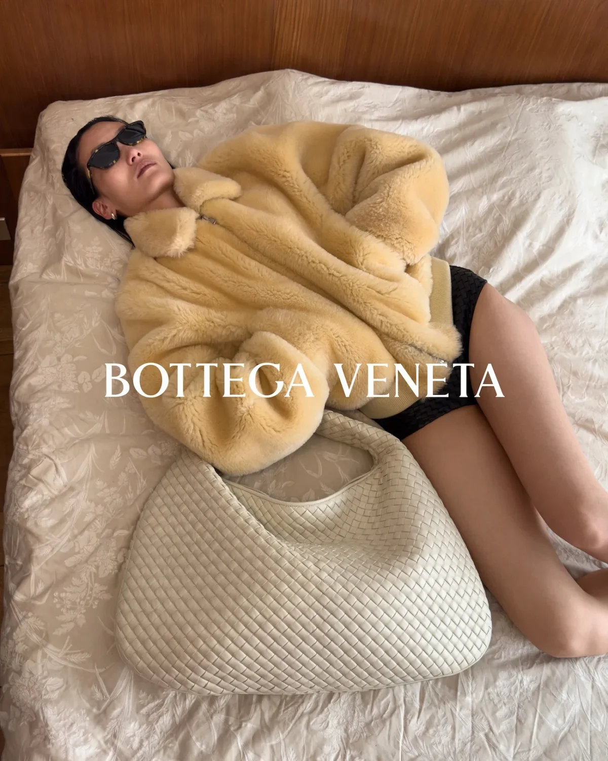 Bottega Veneta signe avec Juergen Teller une campagne pour l'hiver 2026 qui capture l'âme brute de Milan