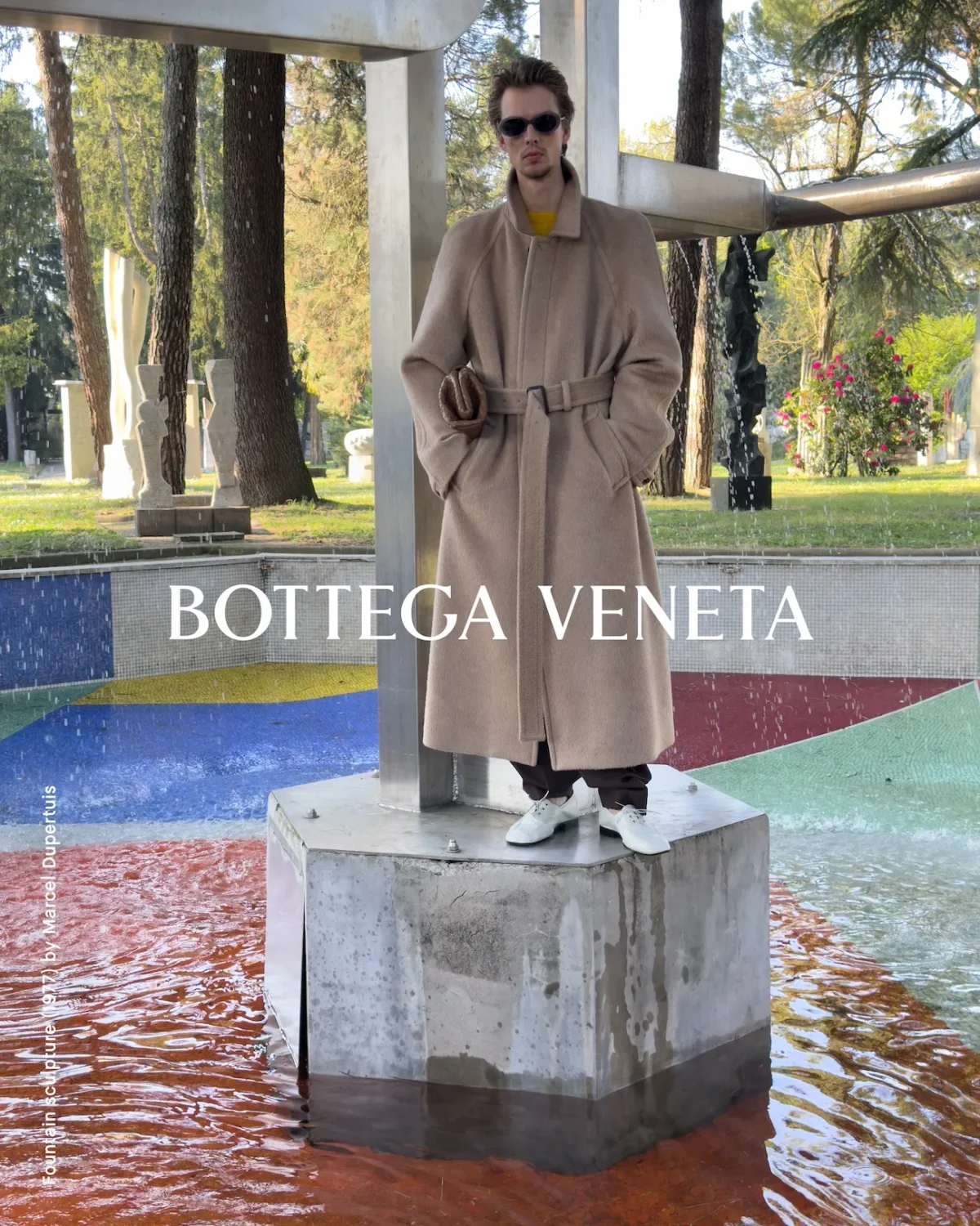 Bottega Veneta signe avec Juergen Teller une campagne pour l'hiver 2026 qui capture l'âme brute de Milan