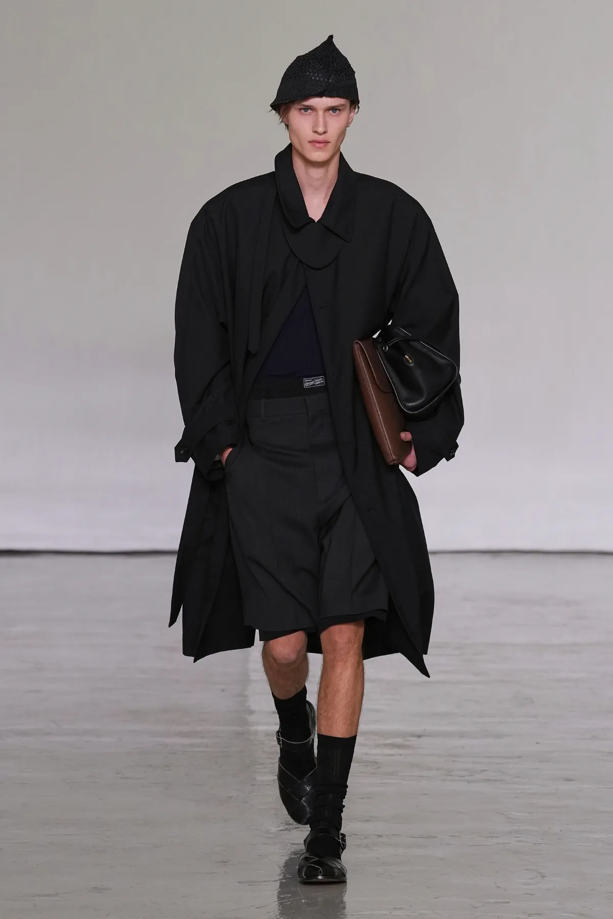 Pour le printemps 2027, Bottega Veneta desserre l'étau de l'intrecciato et laisse enfin respirer son vestiaire homme