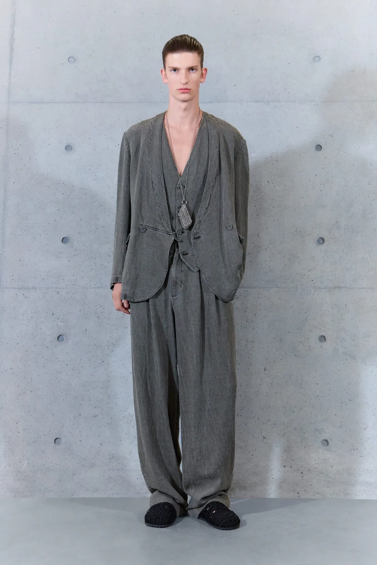 Emporio Armani referme un cycle avec une collection printemps 2027 empreinte de souvenirs