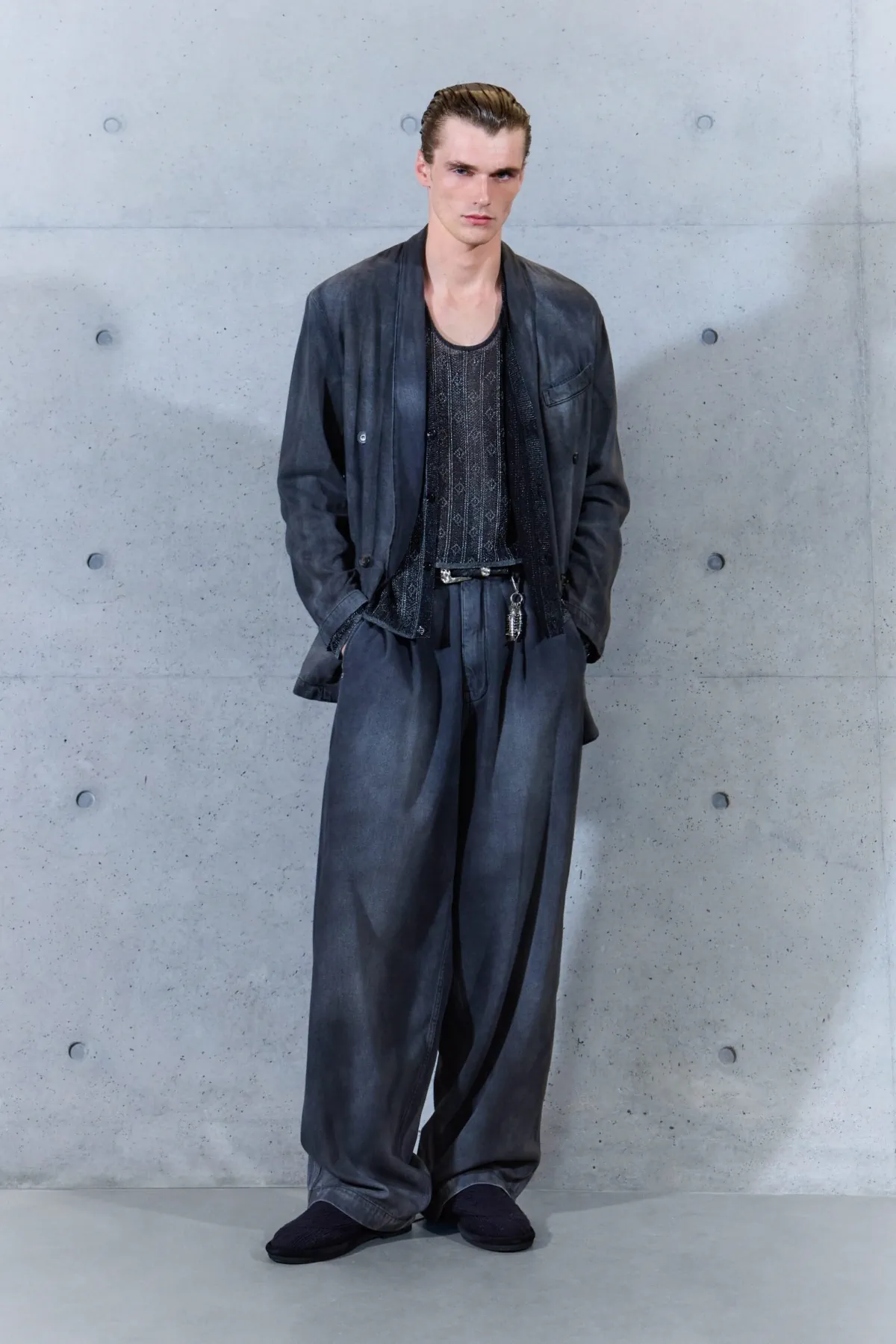 Emporio Armani referme un cycle avec une collection printemps 2027 empreinte de souvenirs