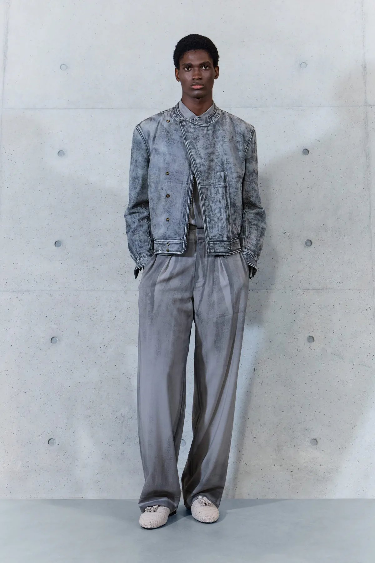 Emporio Armani referme un cycle avec une collection printemps 2027 empreinte de souvenirs