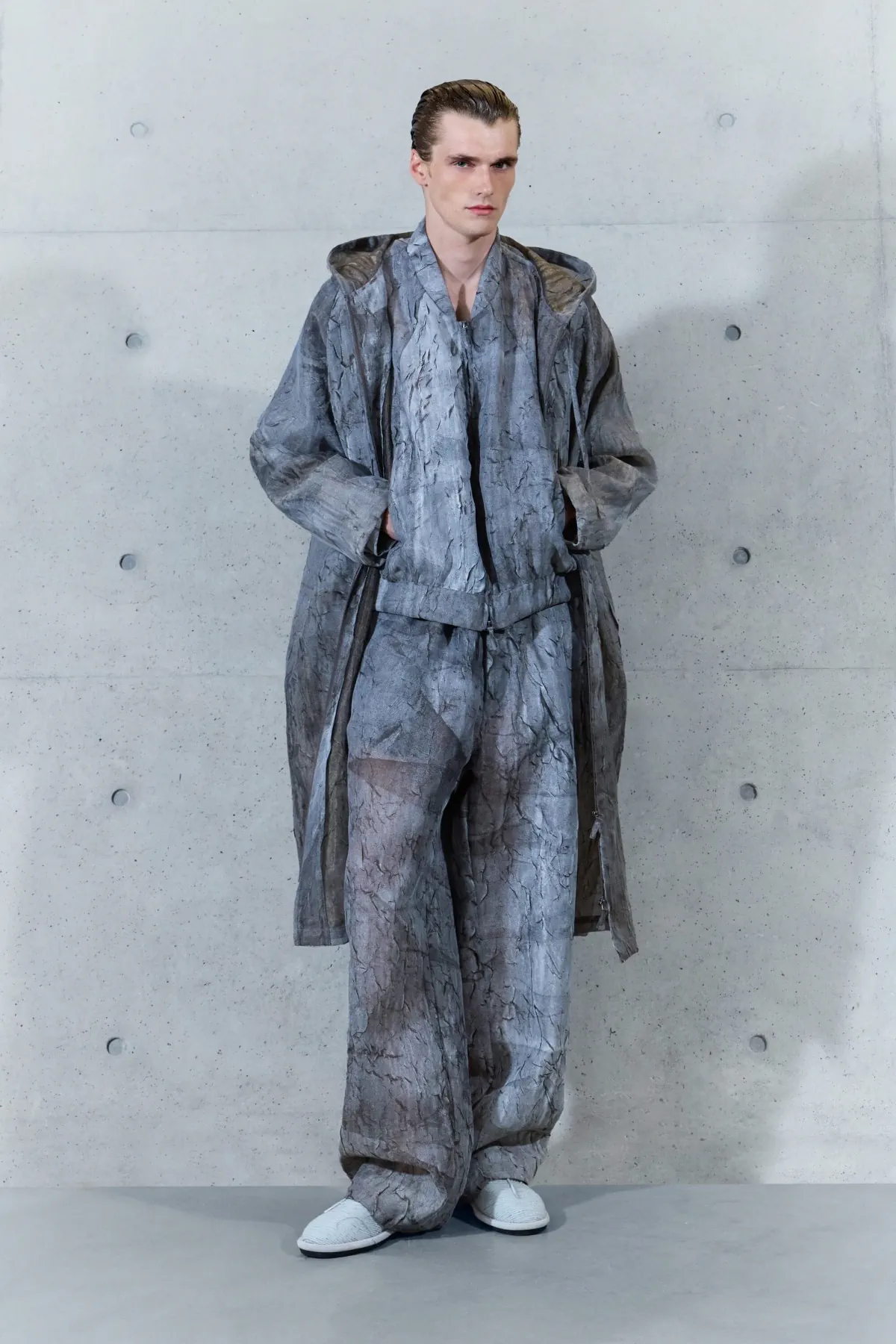 Emporio Armani referme un cycle avec une collection printemps 2027 empreinte de souvenirs
