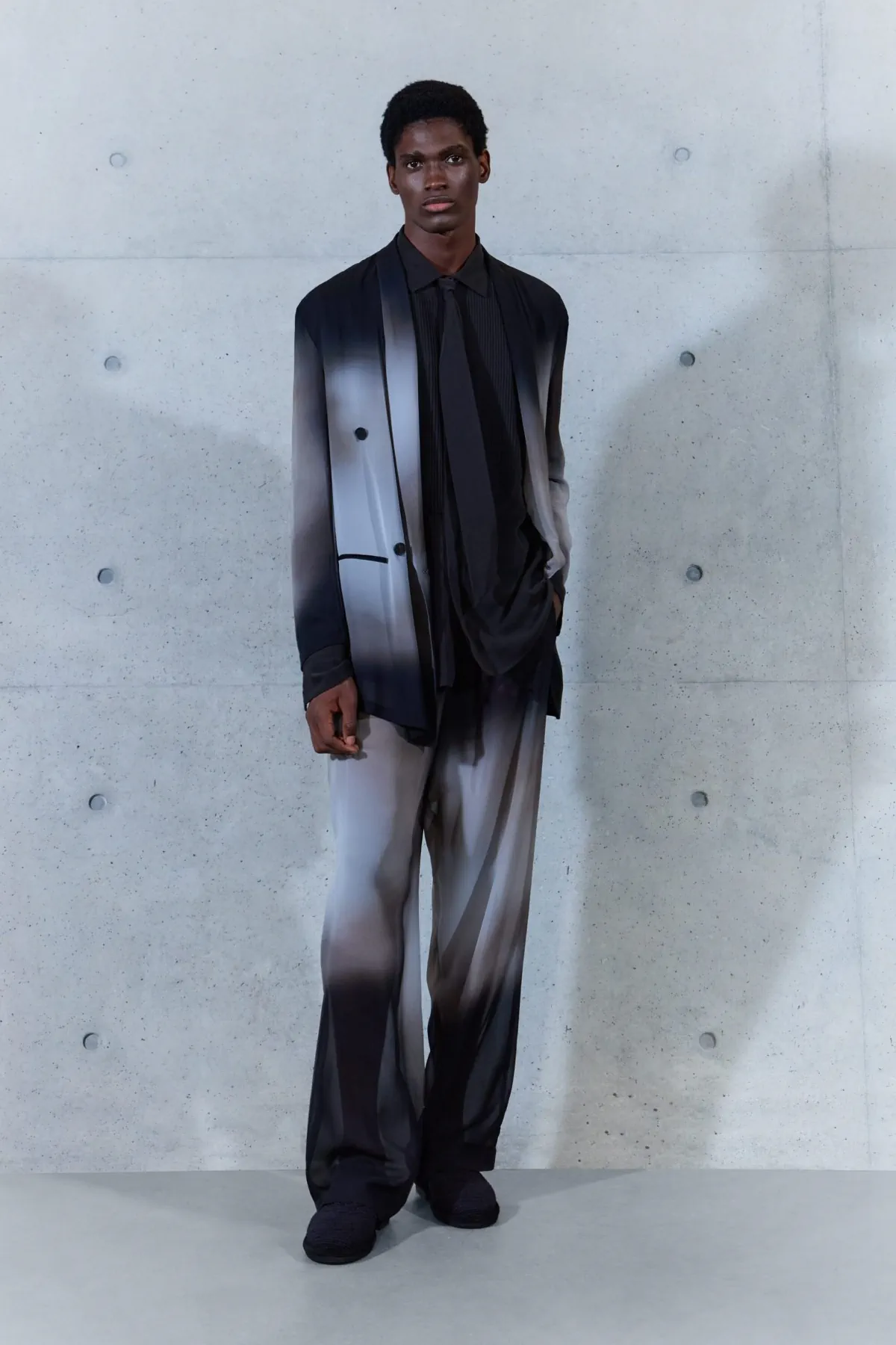Emporio Armani referme un cycle avec une collection printemps 2027 empreinte de souvenirs