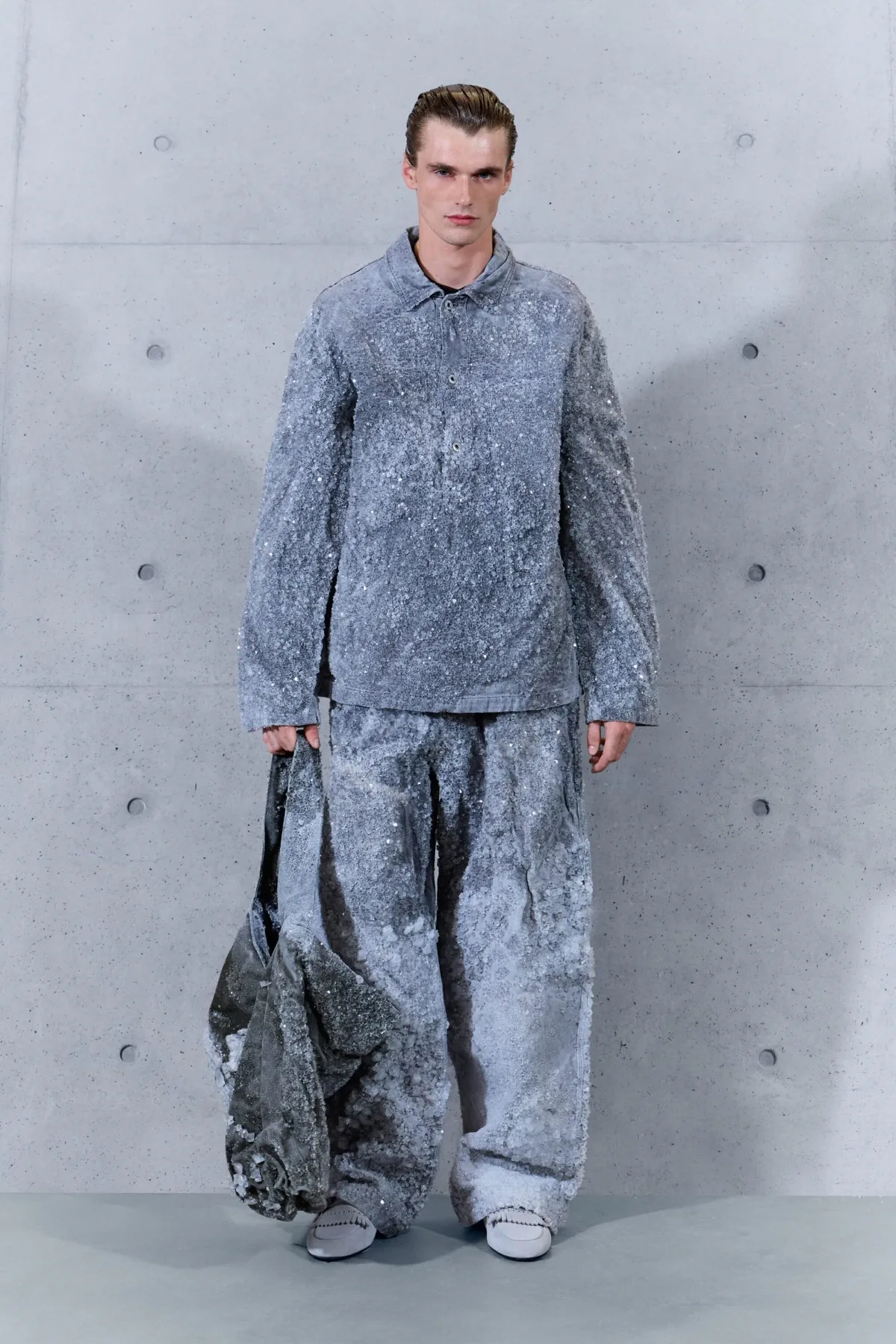 Emporio Armani referme un cycle avec une collection printemps 2027 empreinte de souvenirs