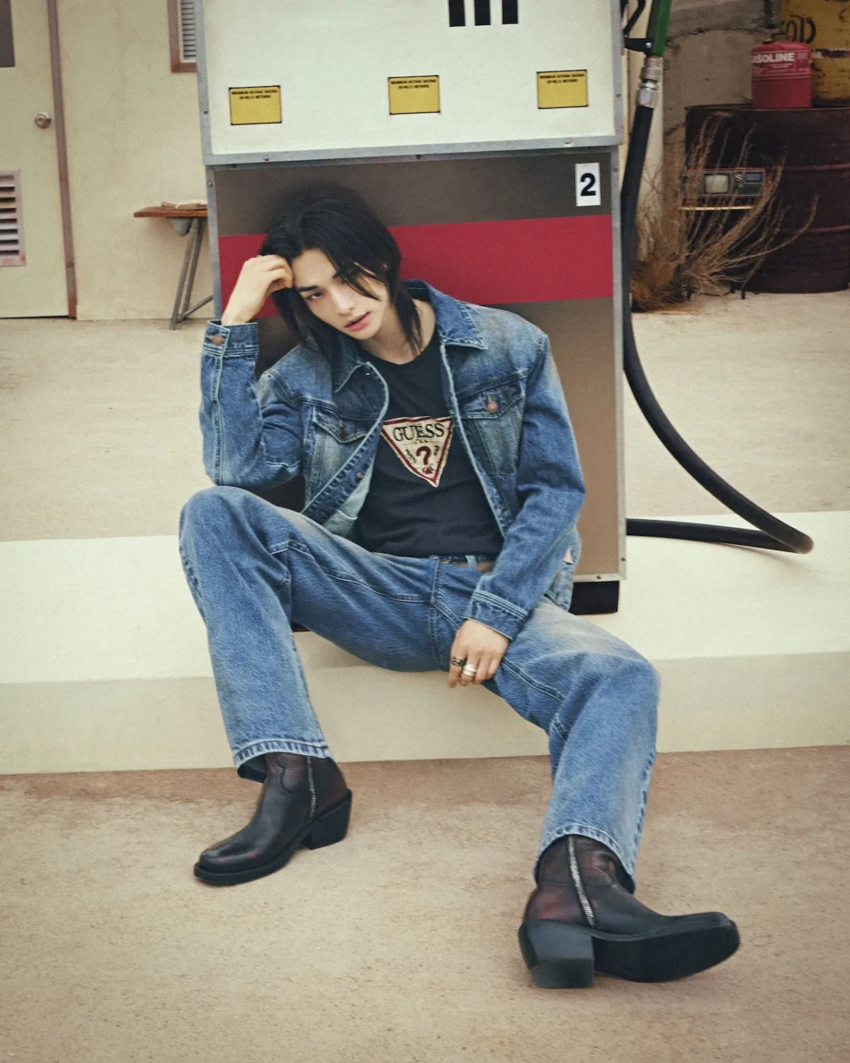 GUESS Campagne Automne 2026 x Hyunjin de Stray Kids 2 Avec Hyunjin de Stray Kids, GUESS rejoue son mythe californien pour l'automne 2026