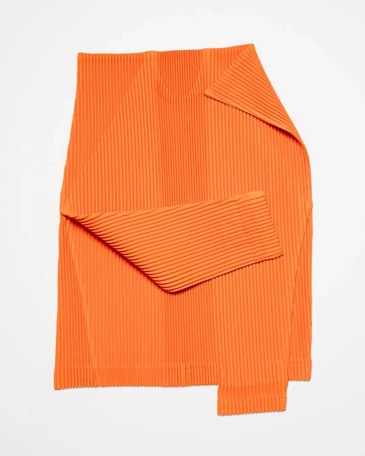 Le plissé d'Issey Miyake rencontre Matisse sous les Tanks de la Tate Modern