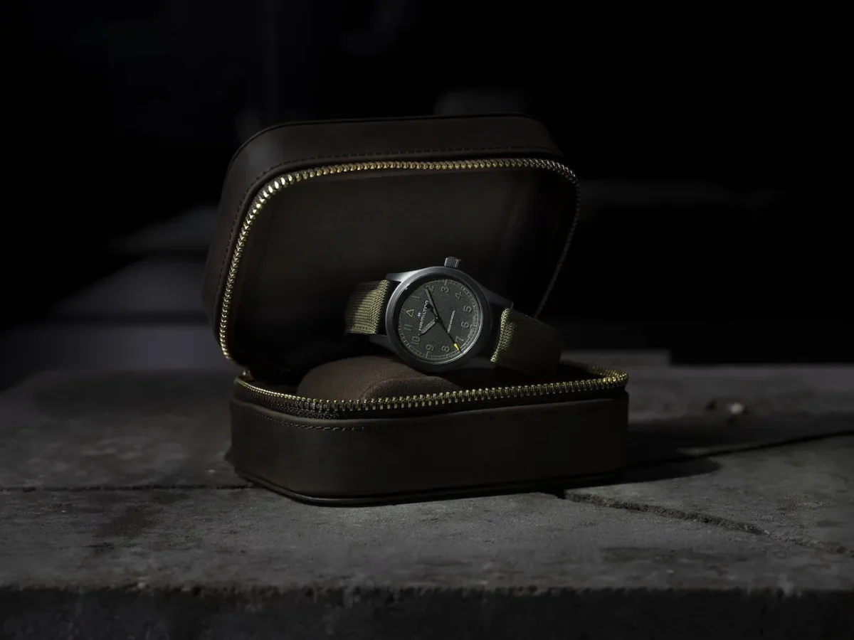 Hamilton x Call of Duty Modern Warfare 4 6 Hamilton rhabille le capitaine Price pour pour Call of Duty: Modern Warfare 4