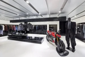 JUUN.J et Alpinestars RSRV font entrer le blouson de course dans le vestiaire de luxe