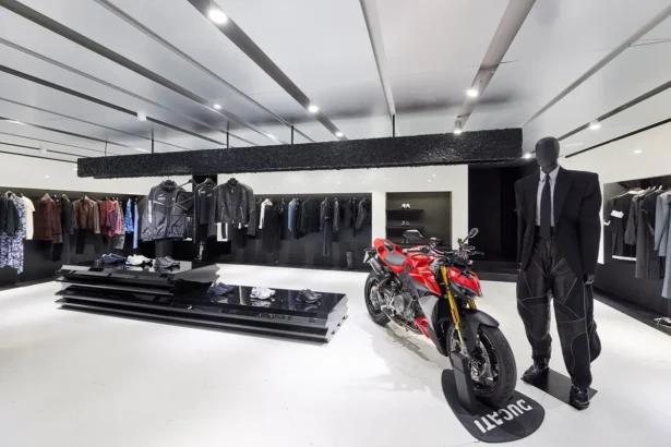 JUUN.J et Alpinestars RSRV font entrer le blouson de course dans le vestiaire de luxe