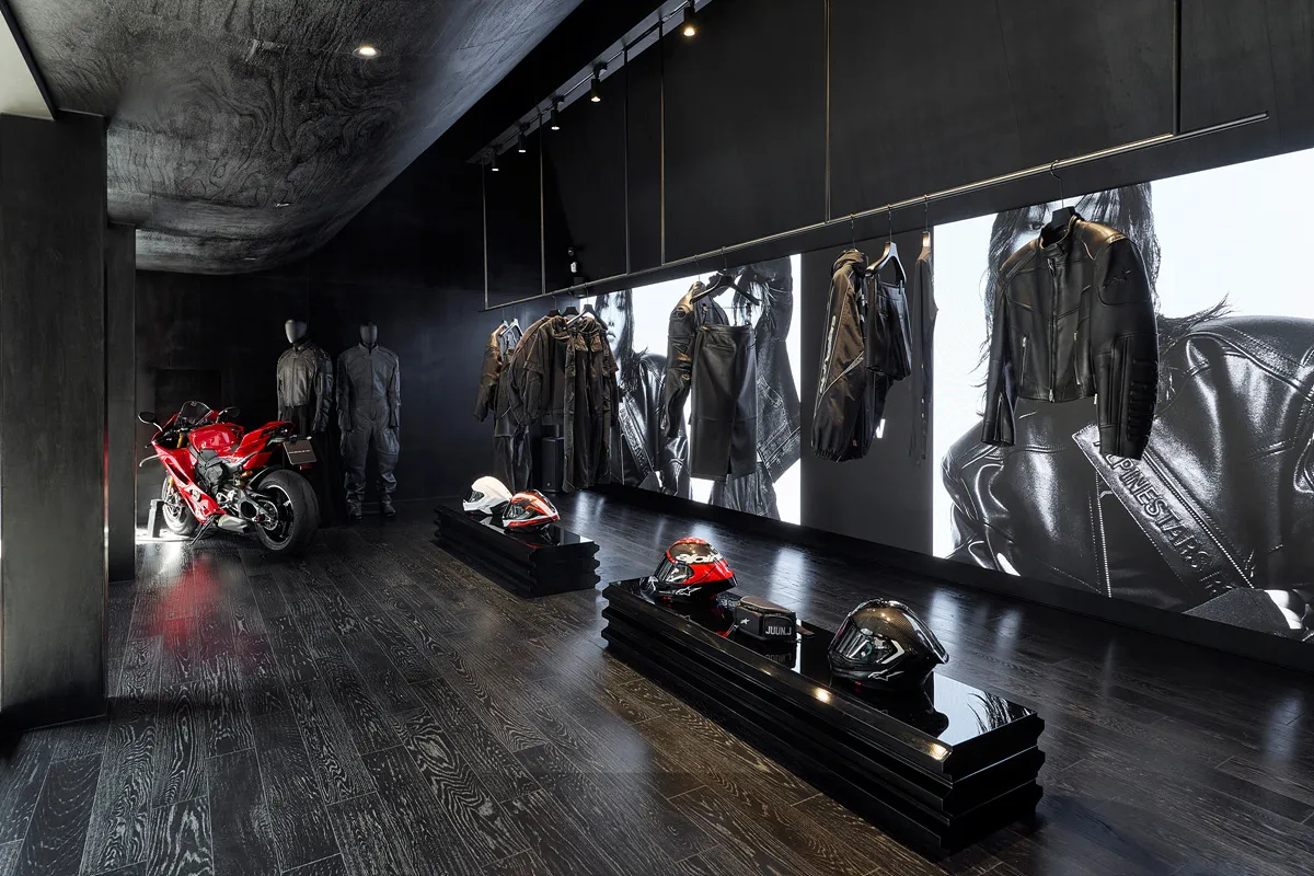 JUUN.J et Alpinestars RSRV font entrer le blouson de course dans le vestiaire de luxe