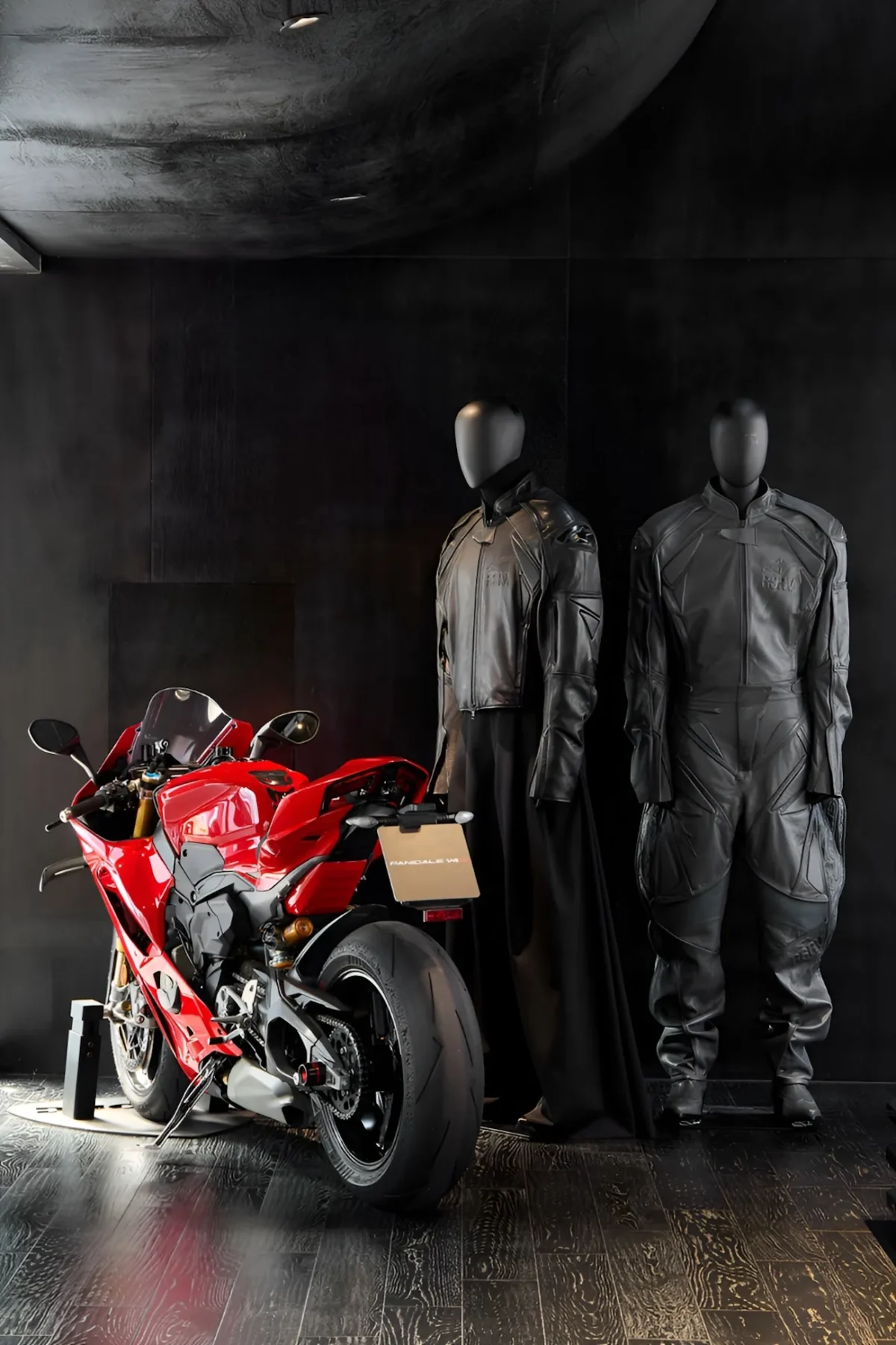 JUUN.J et Alpinestars RSRV font entrer le blouson de course dans le vestiaire de luxe
