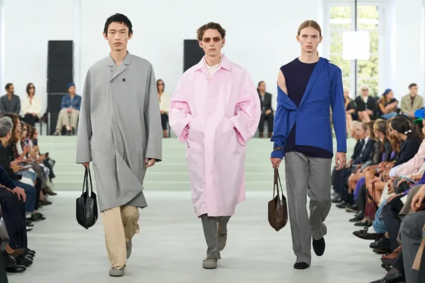 Pour le printemps 2027 de Jil Sander, Simone Bellotti fissure la perfection