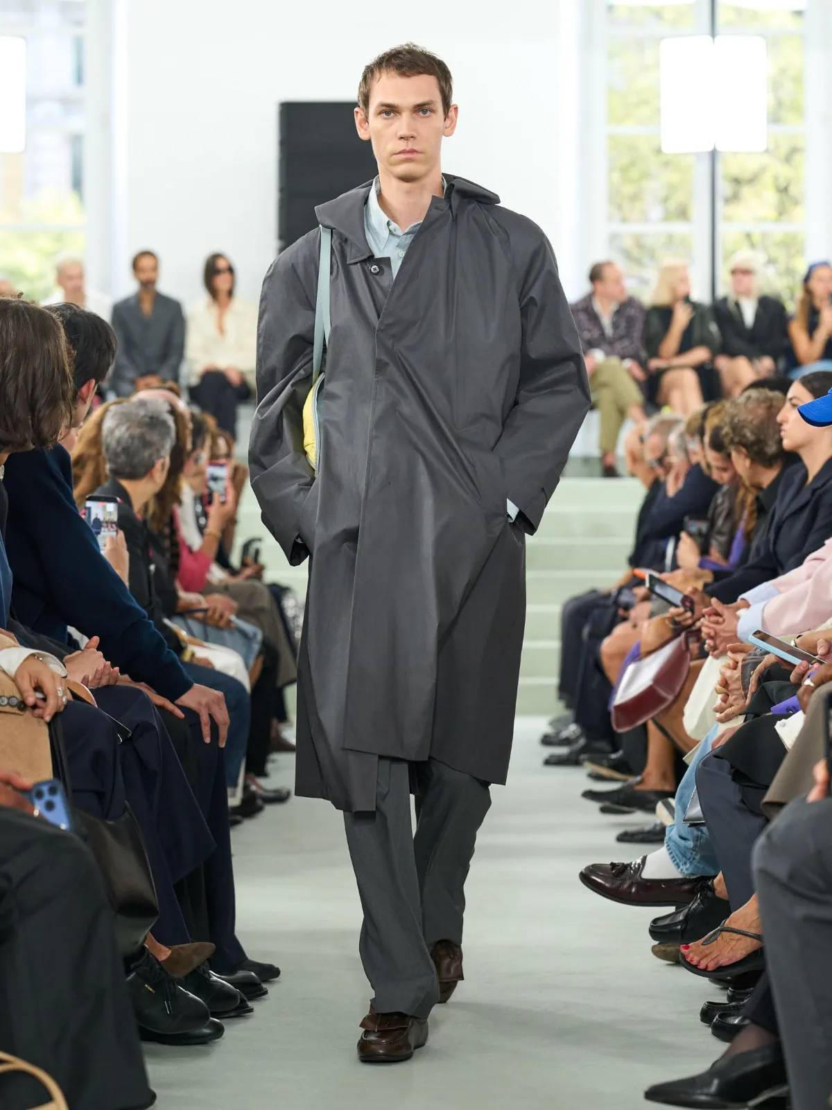 Pour le printemps 2027 de Jil Sander, Simone Bellotti fissure la perfection
