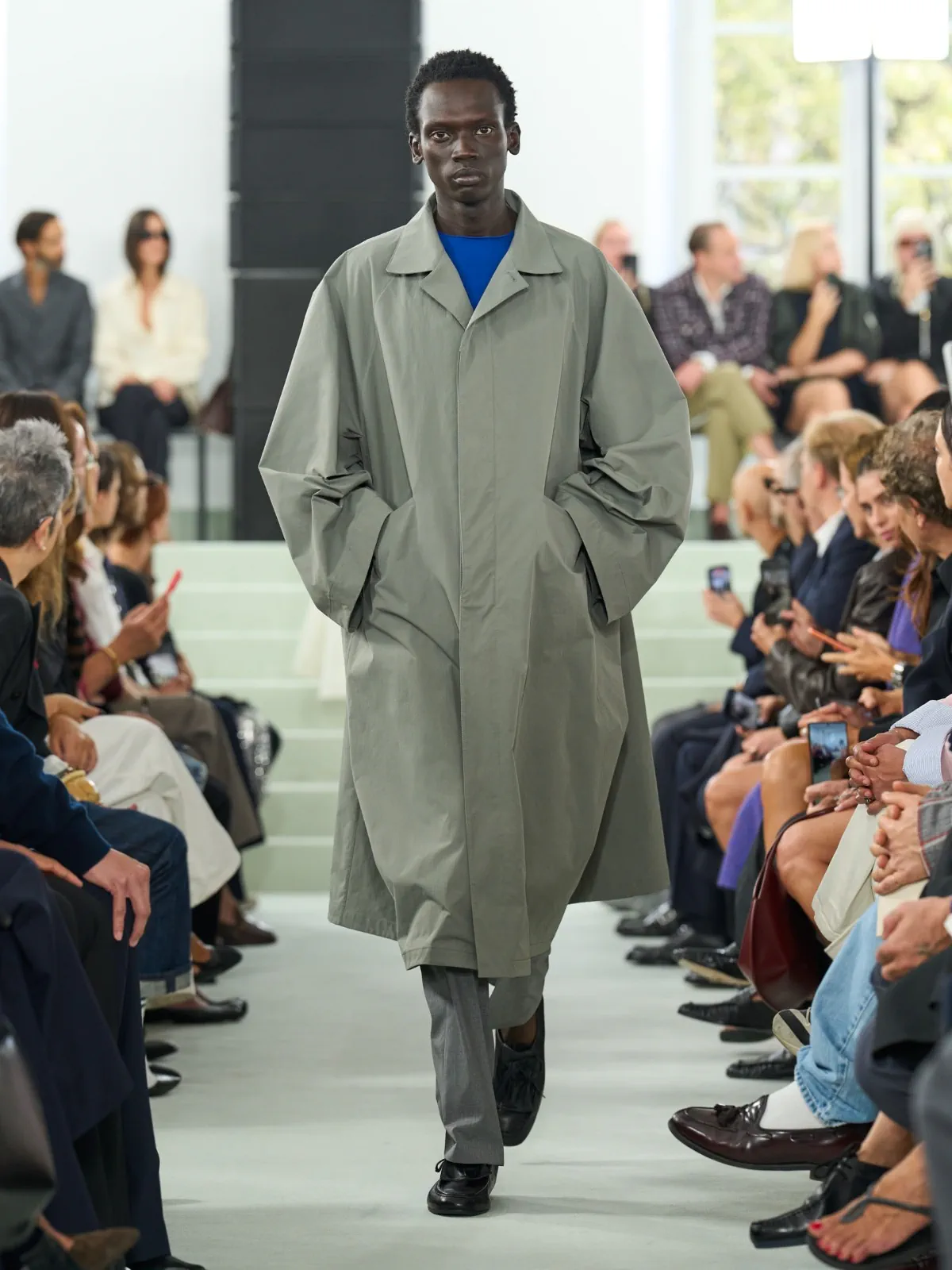 Pour le printemps 2027 de Jil Sander, Simone Bellotti fissure la perfection