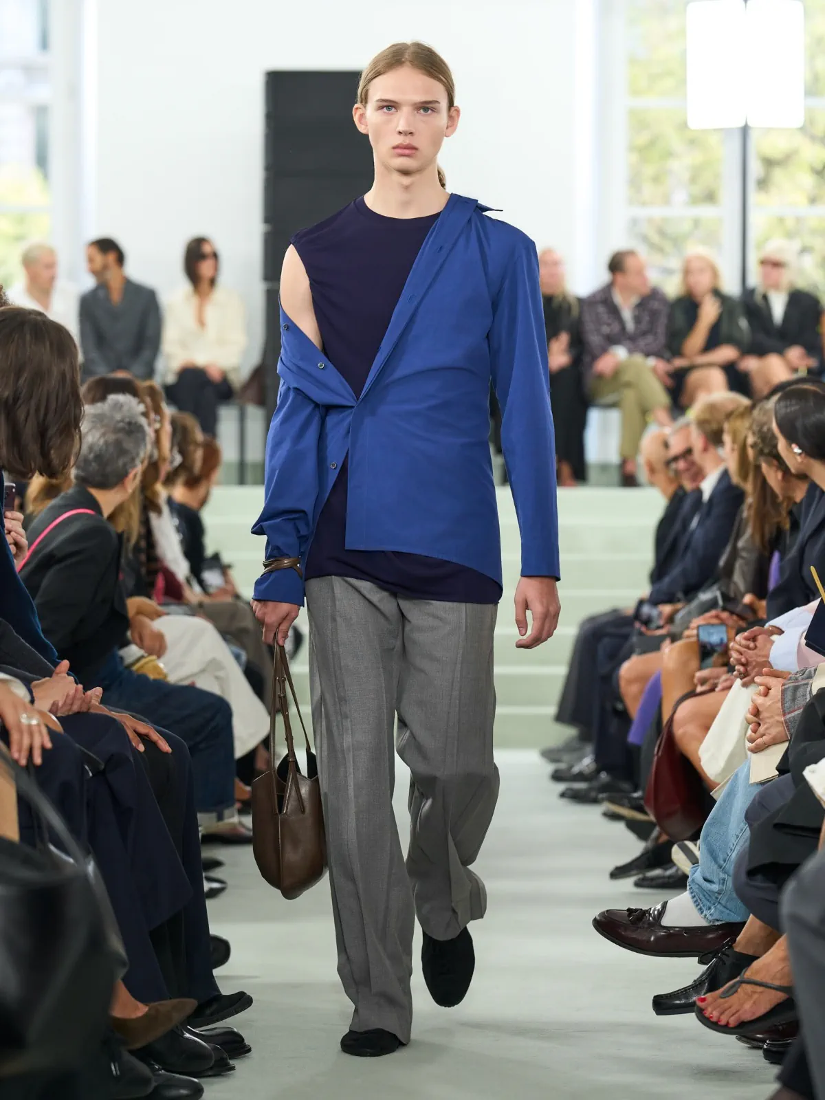 Pour le printemps 2027 de Jil Sander, Simone Bellotti fissure la perfection