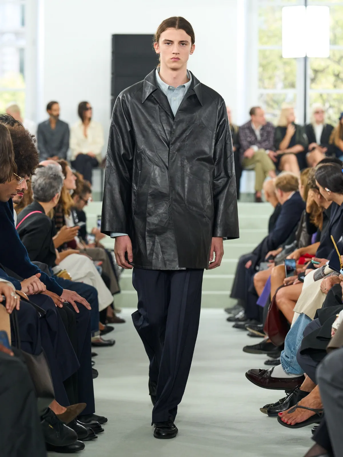 Pour le printemps 2027 de Jil Sander, Simone Bellotti fissure la perfection