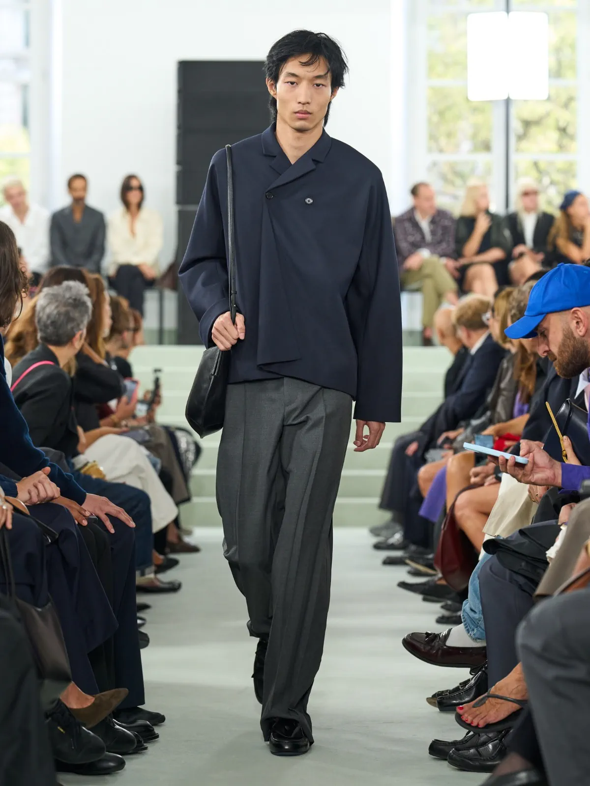 Pour le printemps 2027 de Jil Sander, Simone Bellotti fissure la perfection