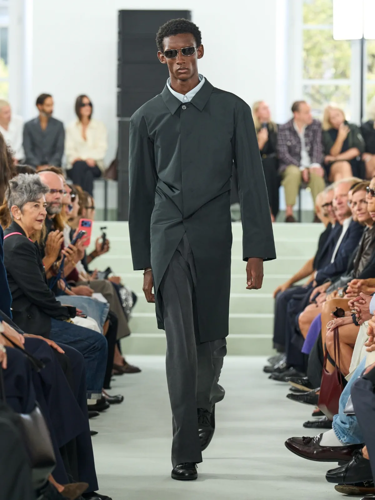 Pour le printemps 2027 de Jil Sander, Simone Bellotti fissure la perfection