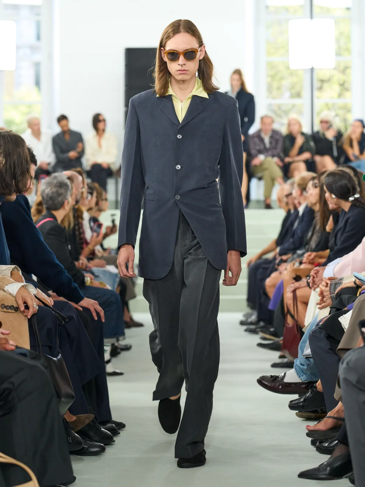 Pour le printemps 2027 de Jil Sander, Simone Bellotti fissure la perfection