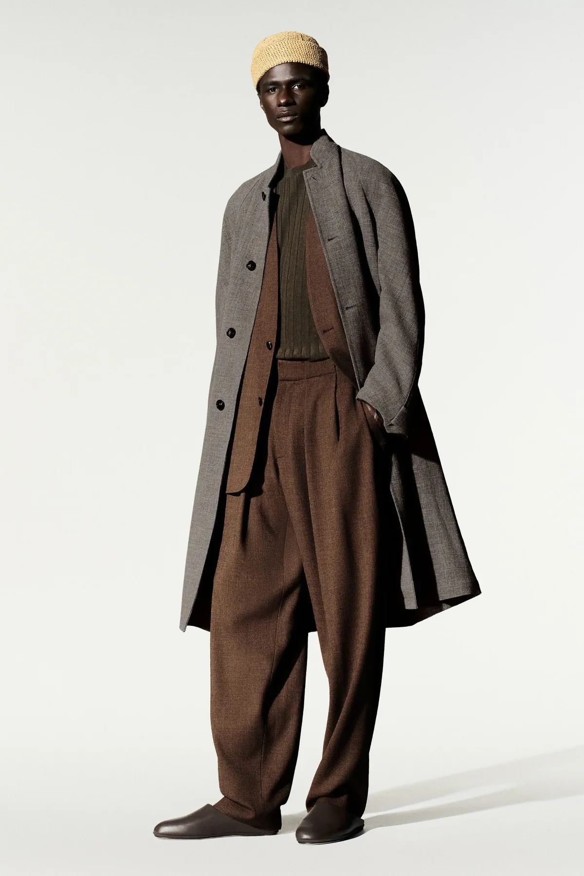 Loro Piana réhabilite l'élégance utile pour l'homme du printemps 2027