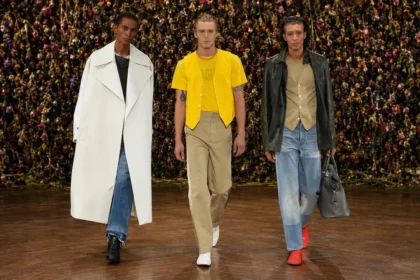 Maison Margiela, printemps 2027 - Glenn Martens cache ses meilleures idées dans un pli