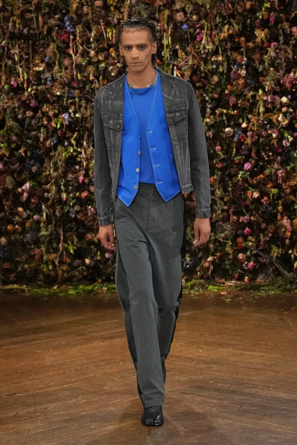 Maison Margiela, printemps 2027 - Glenn Martens cache ses meilleures idées dans un pli