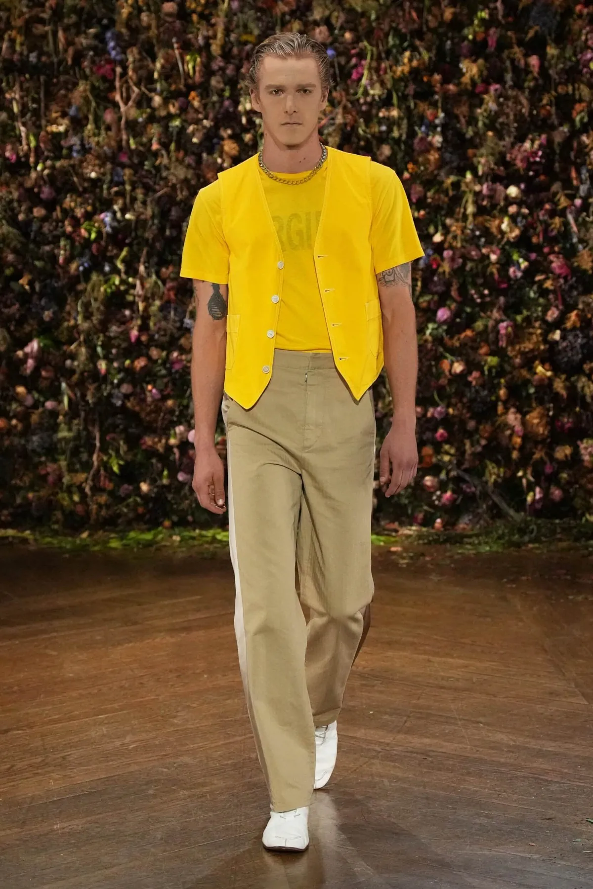 Maison Margiela, printemps 2027 - Glenn Martens cache ses meilleures idées dans un pli